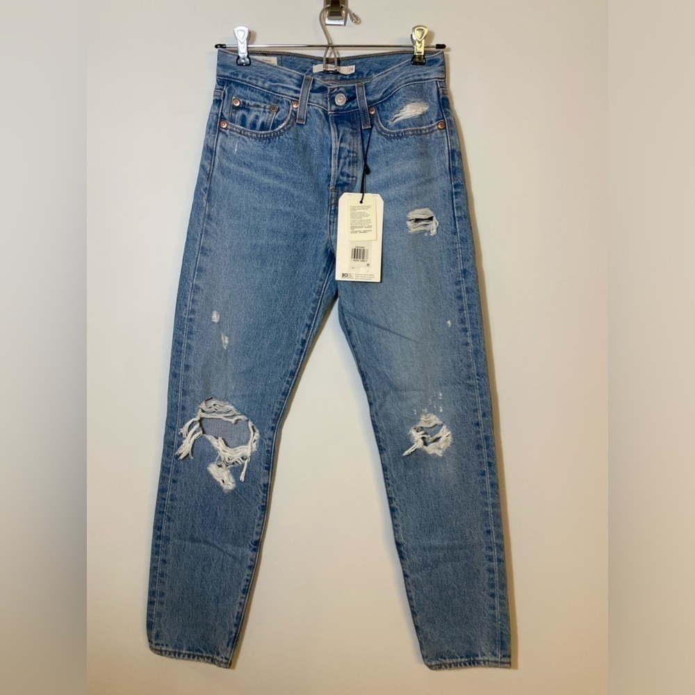 Levi’s Premium Wedgie Jeans Womens Size 24X27 High Rise Distressed Raw Hem NWT